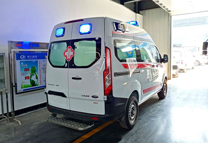 國六福特V362短軸中頂救護(hù)車(柴油版)