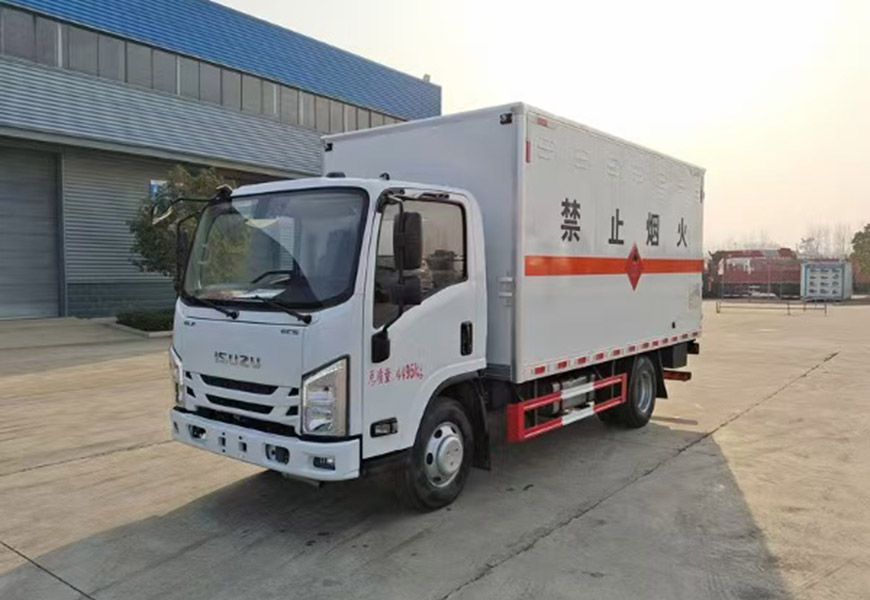 程力專汽五十鈴雜項(xiàng)危險(xiǎn)品廂式運(yùn)輸車(chē)
