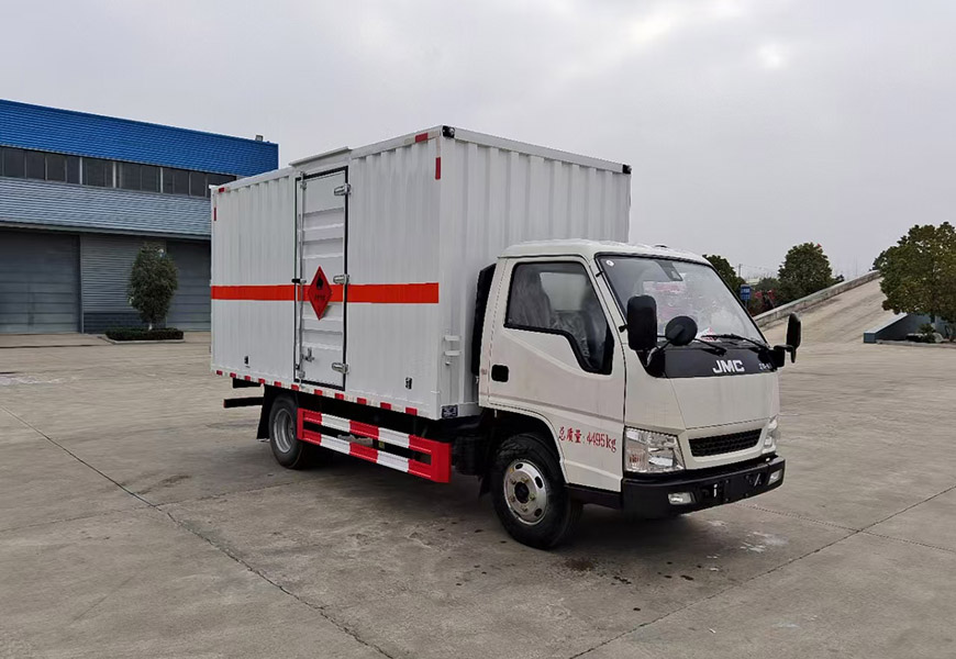 程力危化江鈴藍(lán)牌腐蝕性物品廂式運(yùn)輸車(chē)