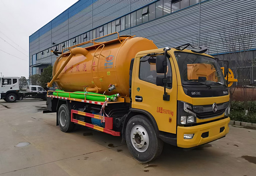 東風(fēng)凱普特重載版13立方康明斯發(fā)動機(jī)清洗吸污車