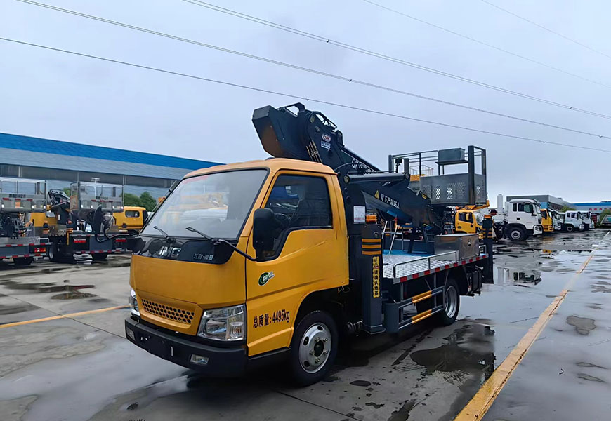 程力專汽江鈴順威國六28米支臂藍(lán)牌高空作業(yè)車